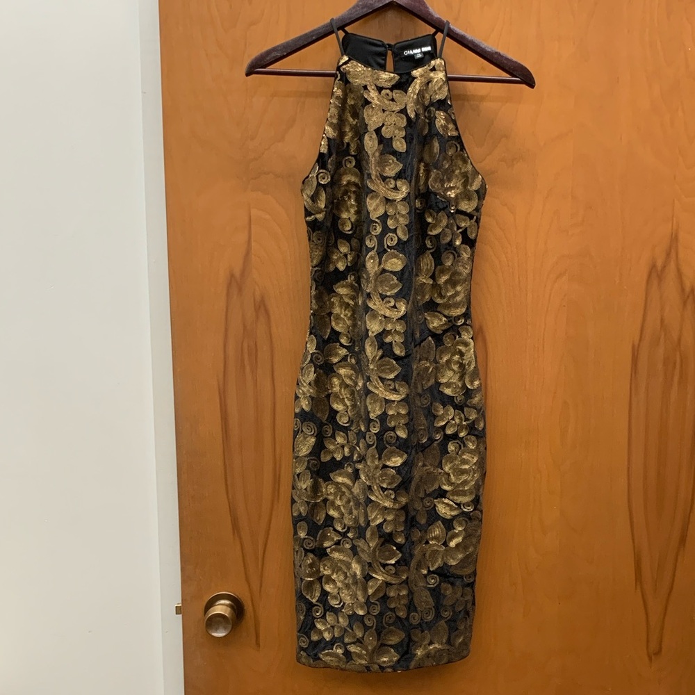 ✨4 for $20✨ Like-new Gianni Bini Elegant Black and Gold Dress